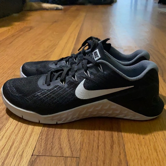 Nike Shoes - Nike metcon 4